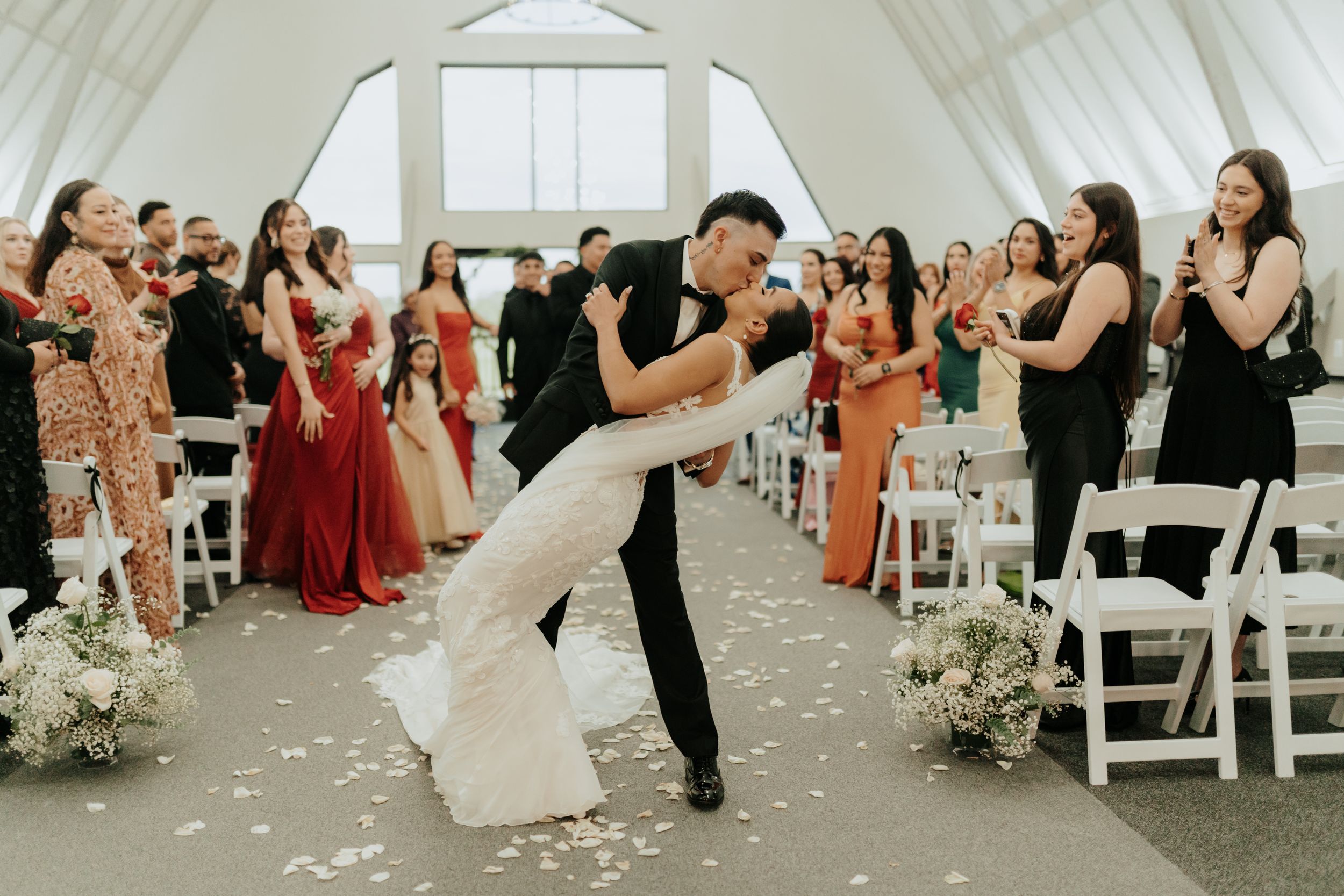 Bride and groom kiss at Diamond Farm wedding in Virginia